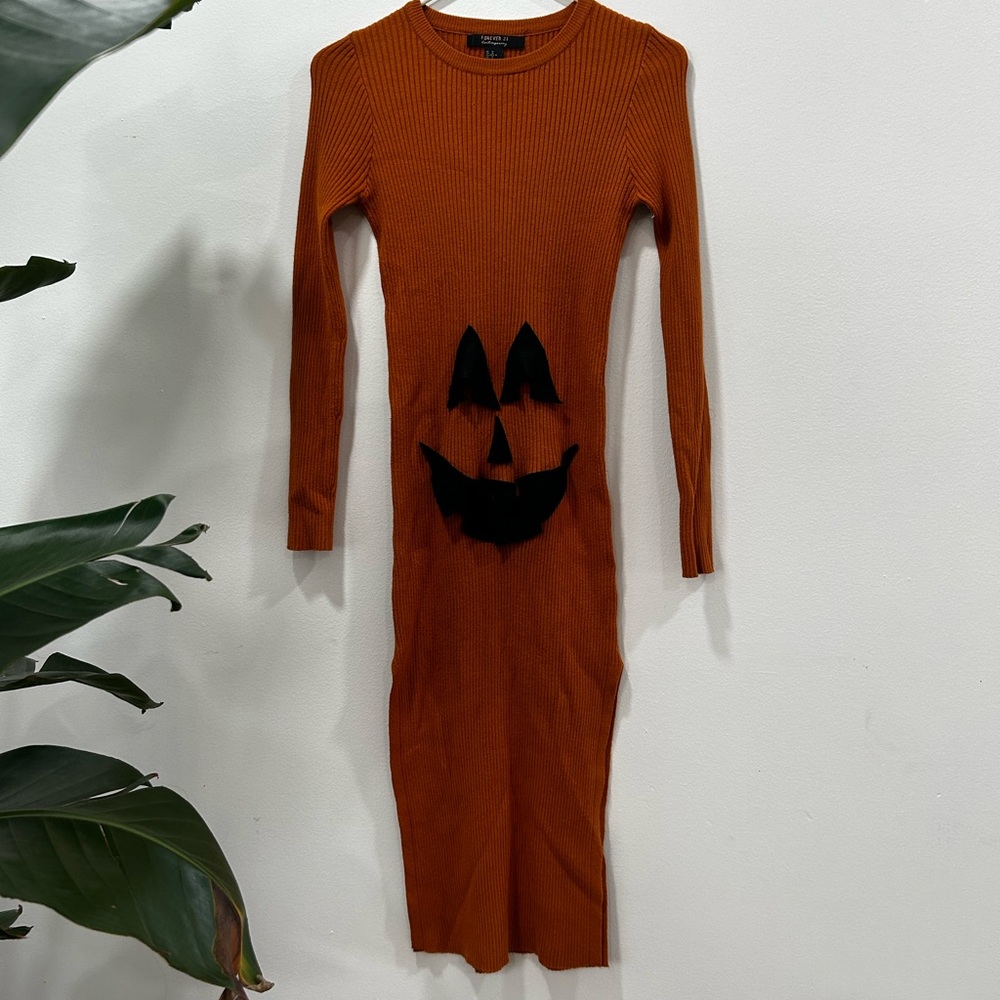 Maternity pumpkin dress